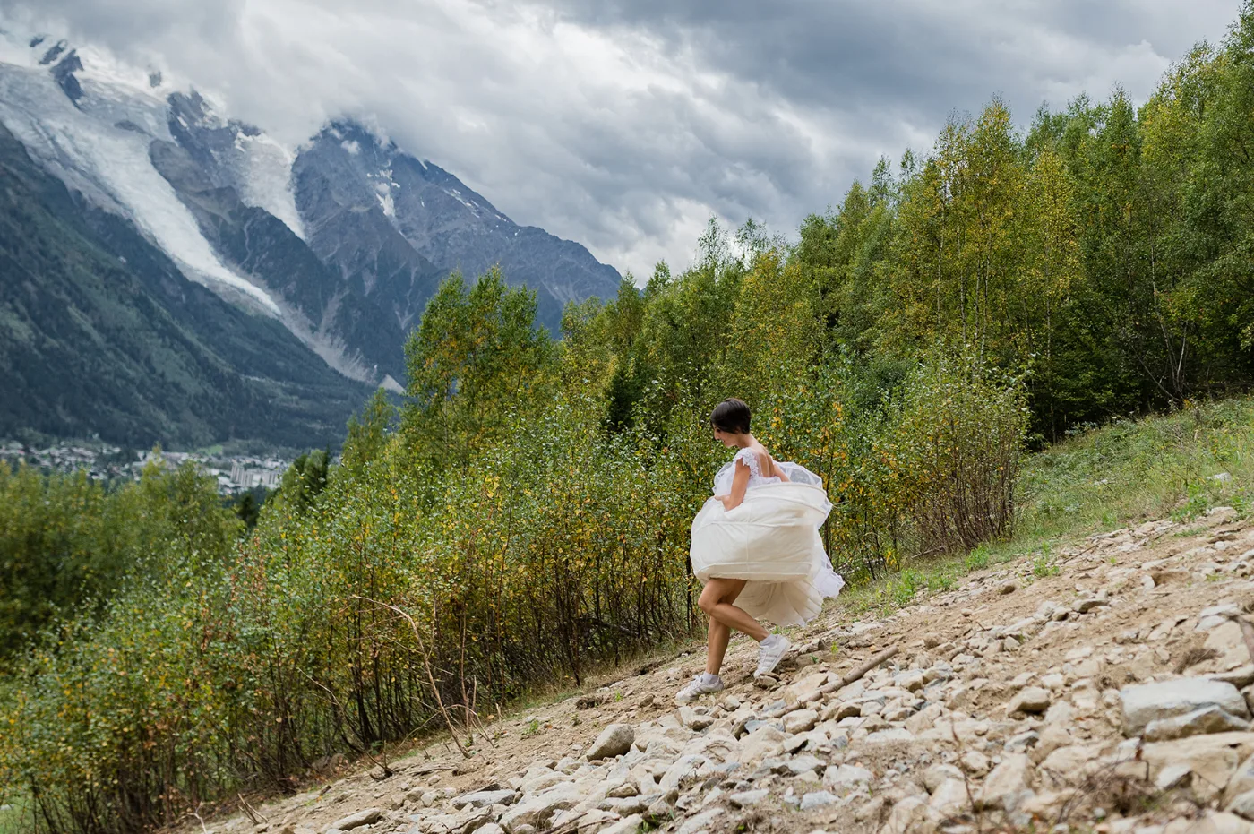 Stéphanie et Roman à Chamonix, face au massif du Mont-Blanc