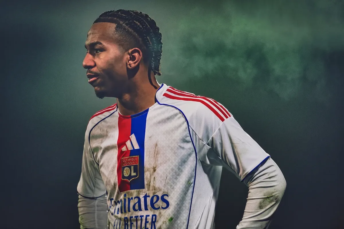 Portrait d'un joueur de l'Olympique Lyonnais avant le coup d'envoi